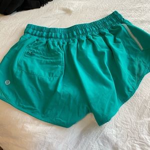 LuluLemon Hotty Hot Shorts 2.5”